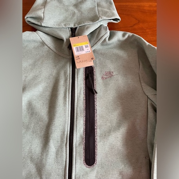 Nike Men’s Tech Fleece Full Zip Hoodie (Green) New with Tags [DR9150-361] - Picture 2 of 5